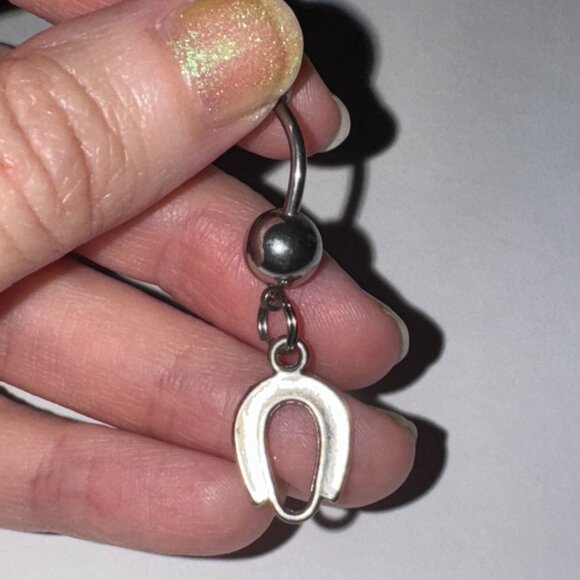 Horseshoe Dangle Belly Ring - Picture 5 of 6
